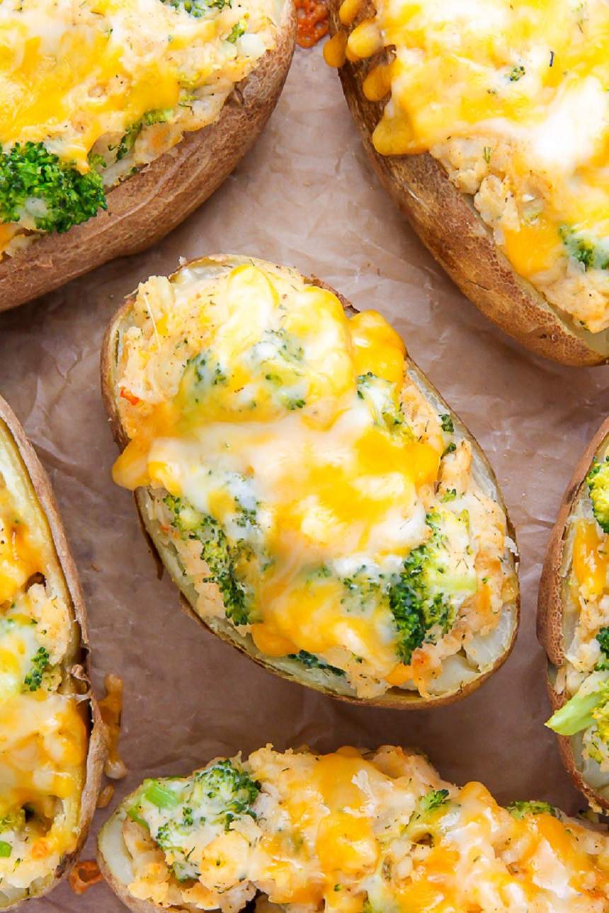 Preparatul care te va face să te apuci de gătit! Cartofi dublu-copţi cu broccoli şi brânză cheddar