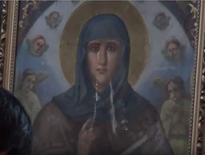 VIDEO / MINUNE DUMNEZEIASCĂ! Icoana a Sfintei Parascheva de la Târgoviște lăcrimează de două zile