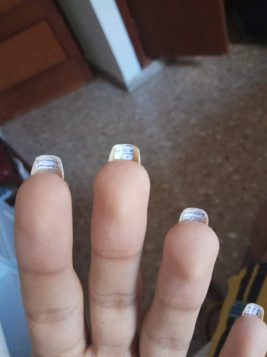 FOTO / Cele mai ingenioase metode de copiat la examen! Nici nu-ți trecea așa ceva prin cap