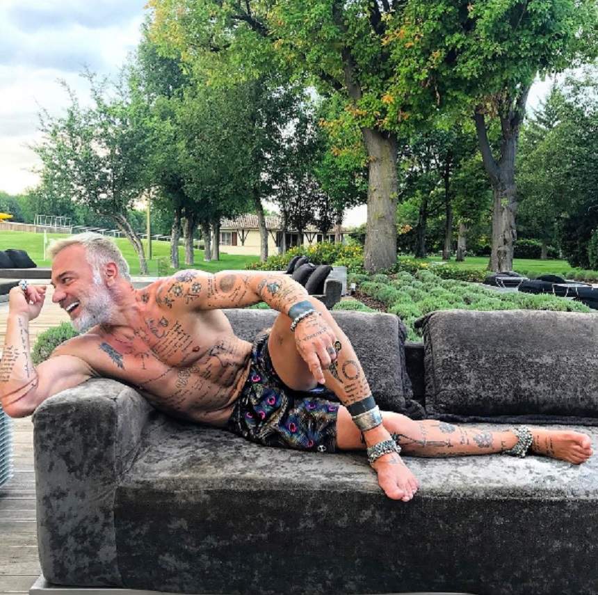 FOTO / Ce ascunde în pantaloni Gianluca Vacchi? Cu conturile pline şi cu bărbăţia la vedere