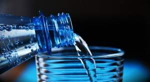 Câtă apă trebuie să bei pe zi? Nu sunt 2 litri, ci există o formulă specială şi foarte eficientă
