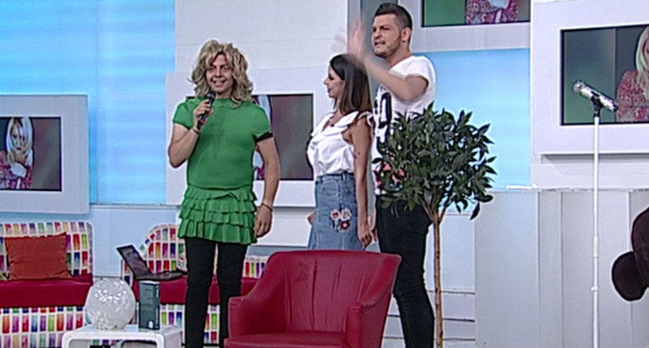 VIDEO / Ce transformare! Recunoaşteţi artistul după haine?