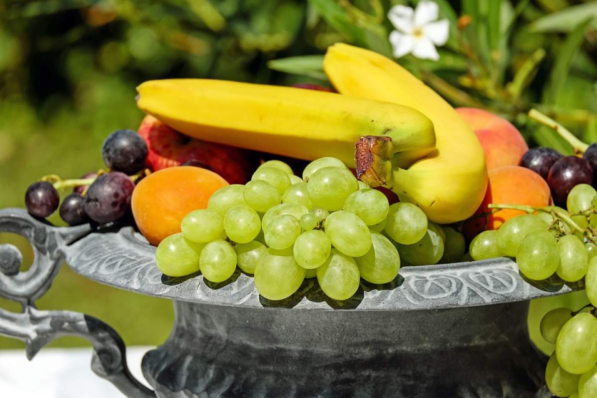 ÎNTREBAREA ZILEI: Care e singurul fruct pe care poţi să-l mănânci seara fără să te îngraşi? Îţi asigură un somn odihnitor