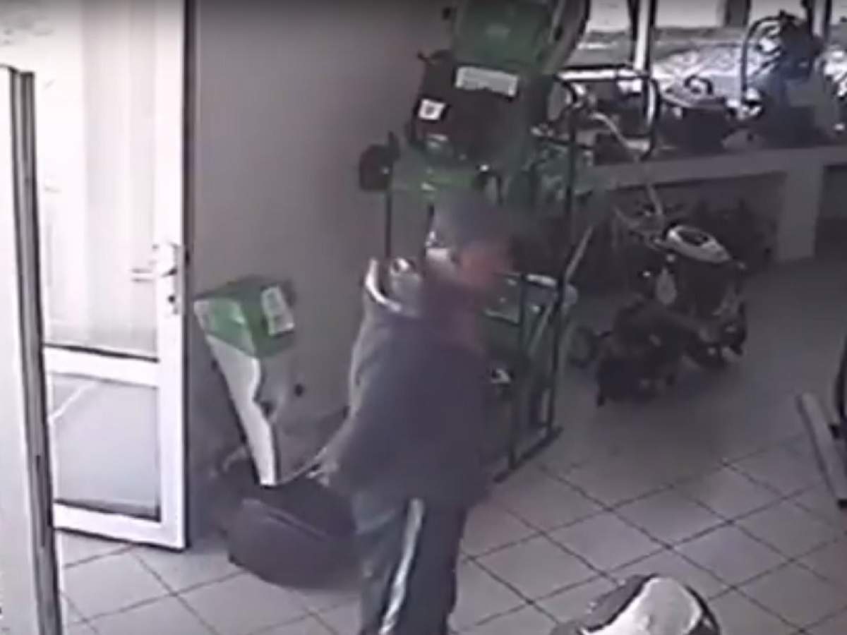 VIDEO / Tupeu maxim pentru un hoț din Târgoviște! Cum a fost surprins pe camerele de supraveghere