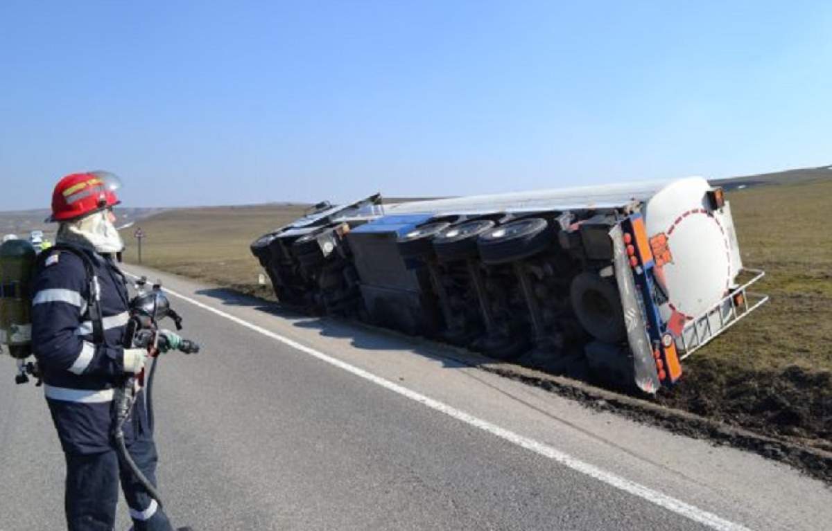 Traficul pe A3, blocat! O cisternă s-a răsturnat