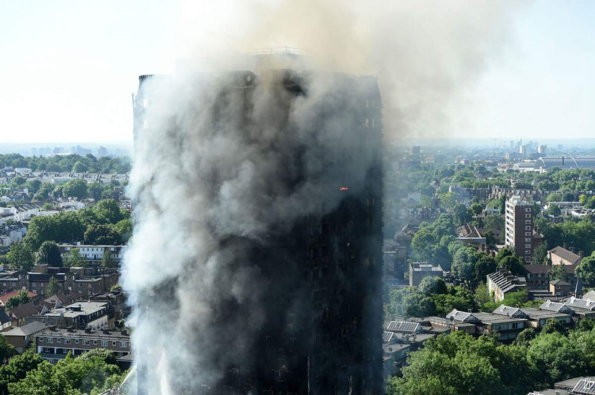Incendiu în Londra. Zeci de pompieri au luptat împotriva flăcărilor