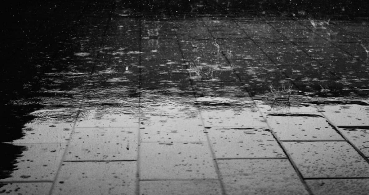 UPDATE: Cod galben de ploi însoțite de grindină și descărcări electrice