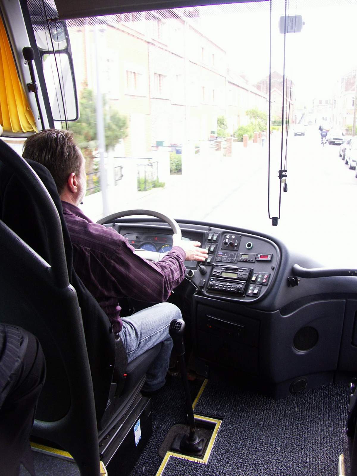 Șofer de autobuz, de urgență la spital după ce a fost bătut de un grup de romi