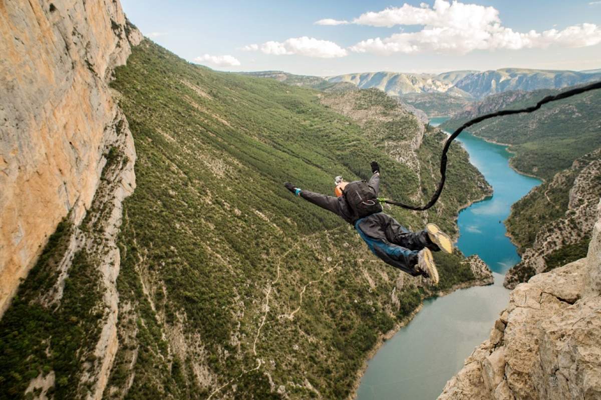 A împins-o spre MOARTE! O adolescentă şi-a găsit sfârşitul într-un accident de bungee jumping