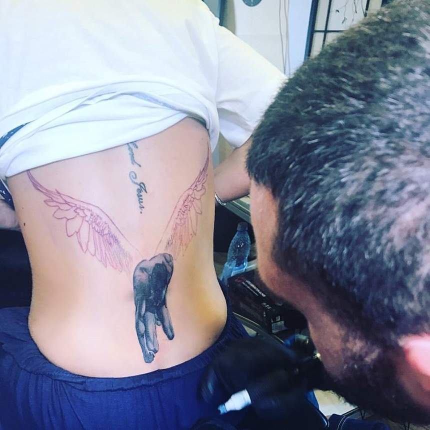 FOTO / Băiatul lui Brigitte Sfăt s-a tatuat: "Aşa mamă, aşa fiu"