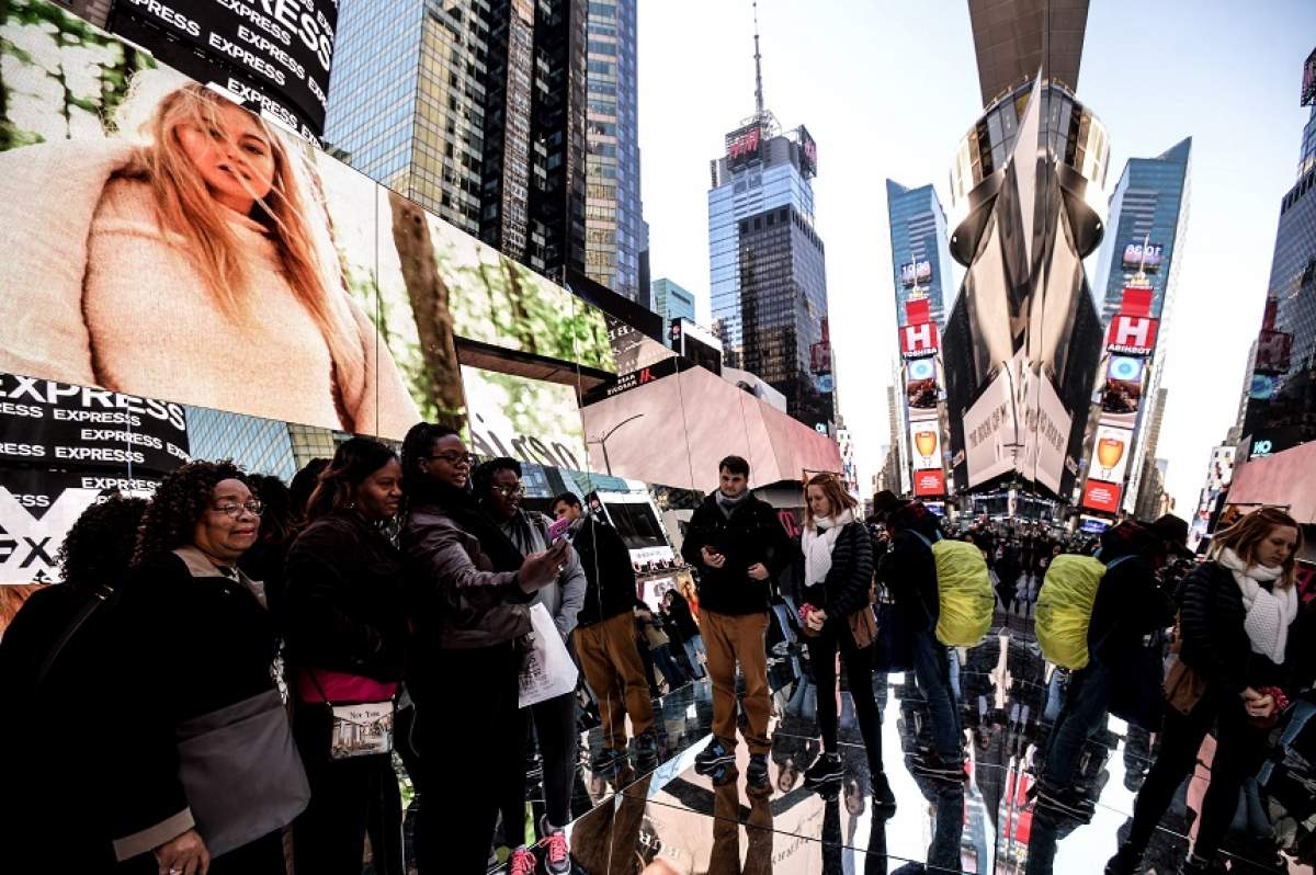 Panică în New York! Peste 30 de răniţi, după ce o garnitură de metrou a deraiat