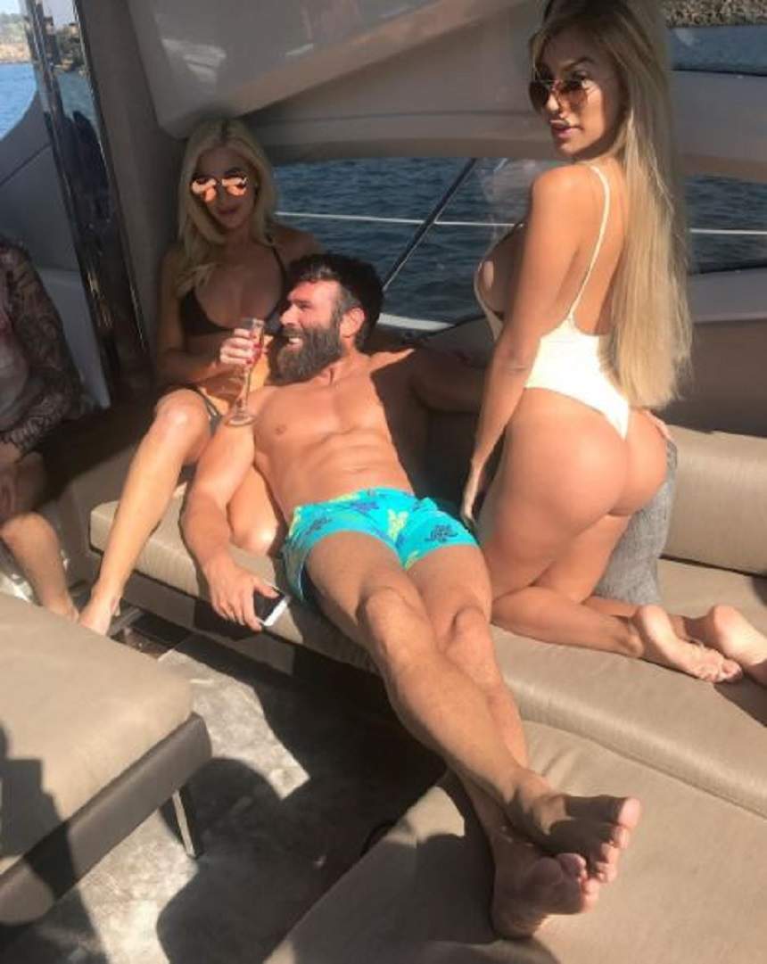 FOTO / Toți bărbații îl invidiază! Cu ce bombe sexy s-a pozat Dan Bilzerian