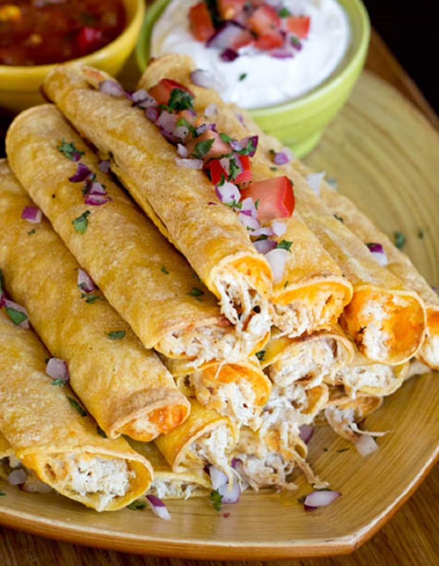 Taquitos cu pui şi cremă de brânză