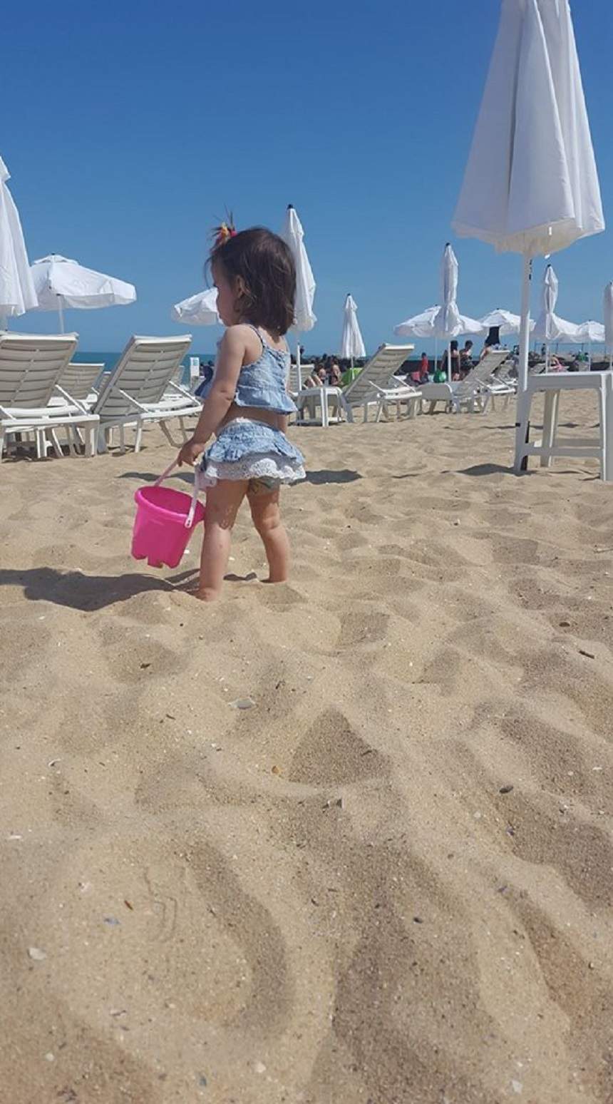 VIDEO / Sânziana Buruiană și-a dus fetița la piscină! Cum se bălăcesc cele două. Imagini din vacanța lor de familie