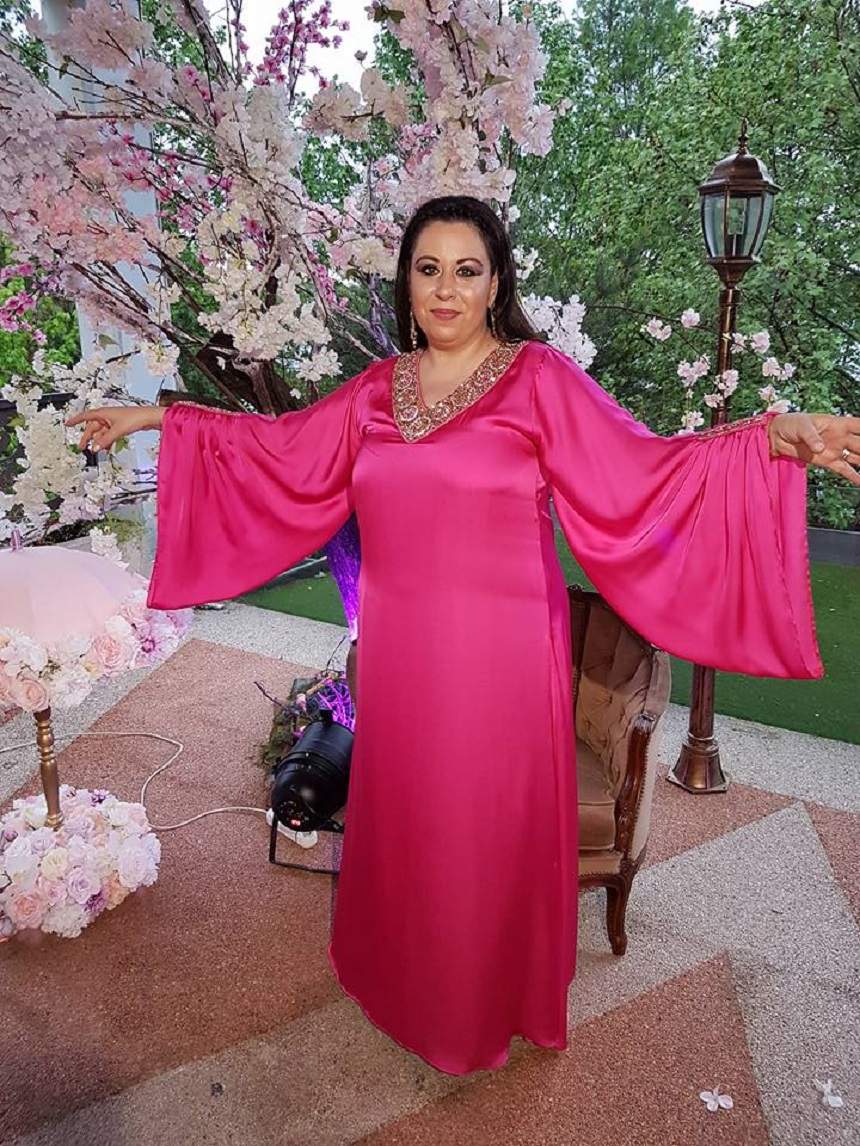 FOTO / Oana Roman, apariție care îți taie răsuflarea la nunta nepoatei Regelui Cioabă! Vedeta a slăbit kilograme bune