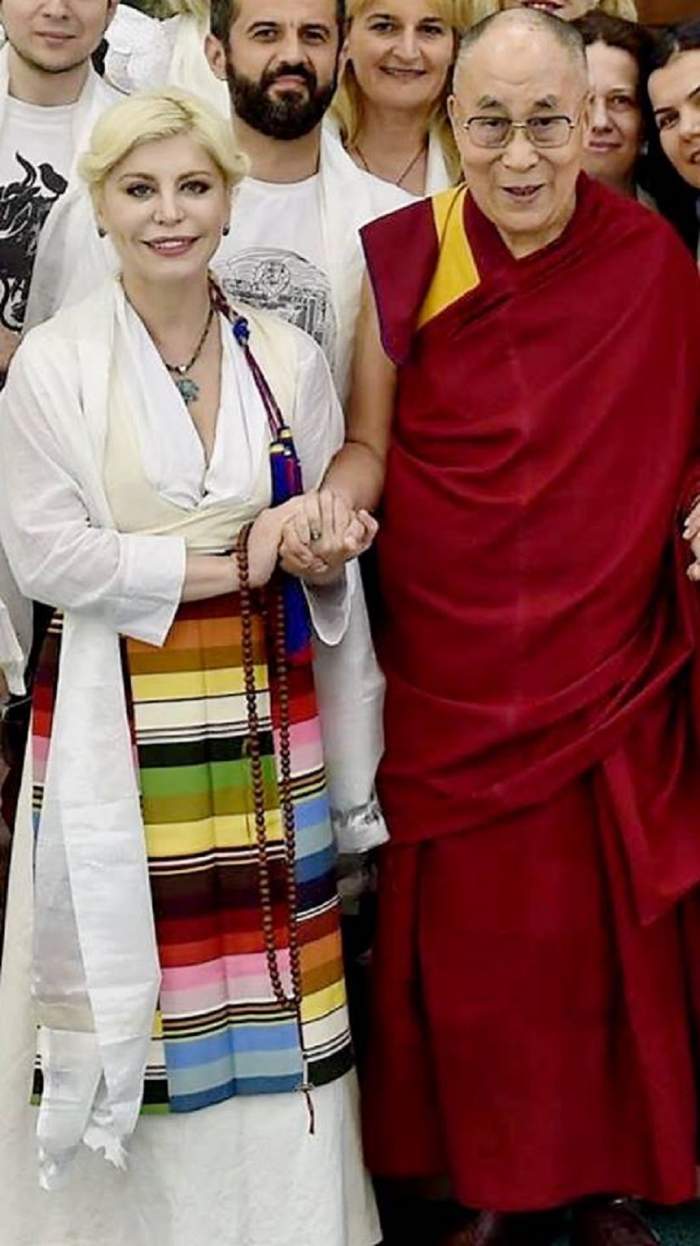 Loredana Groza, de mână cu  Dalai Lama în Tibet: "Mi-a dat o misiune. Voi face tot"