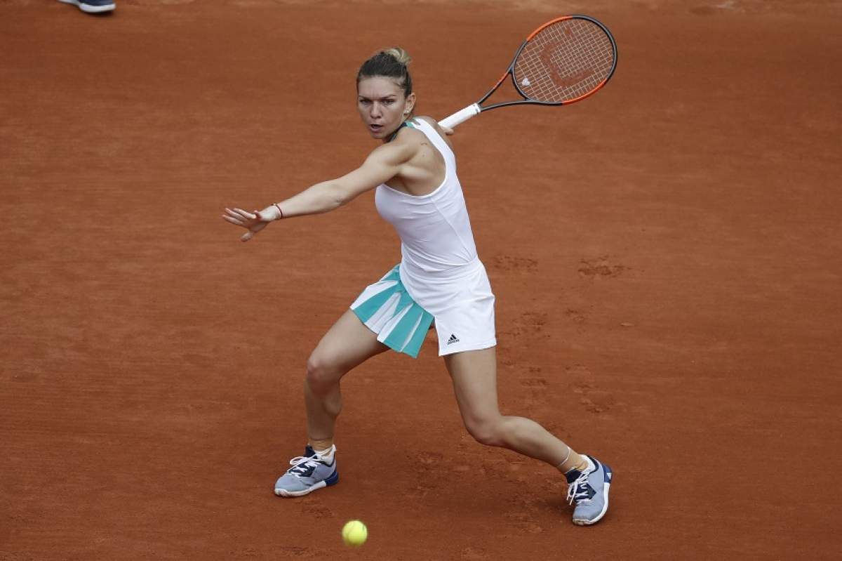 Simona Halep s-a calificat în sferturile de finală de la Roland Garros! Campioana noastră a umilit-o pe Carla Suarez Navarro!