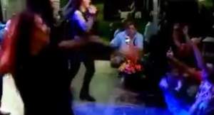 VIDEO / Cornel Galeş a renunţat la doliu, la nici 3 luni de la moartea Ilenei Ciuculete. Incredibil ce a făcut când a văzut o cântăreaţă sexy pe scenă