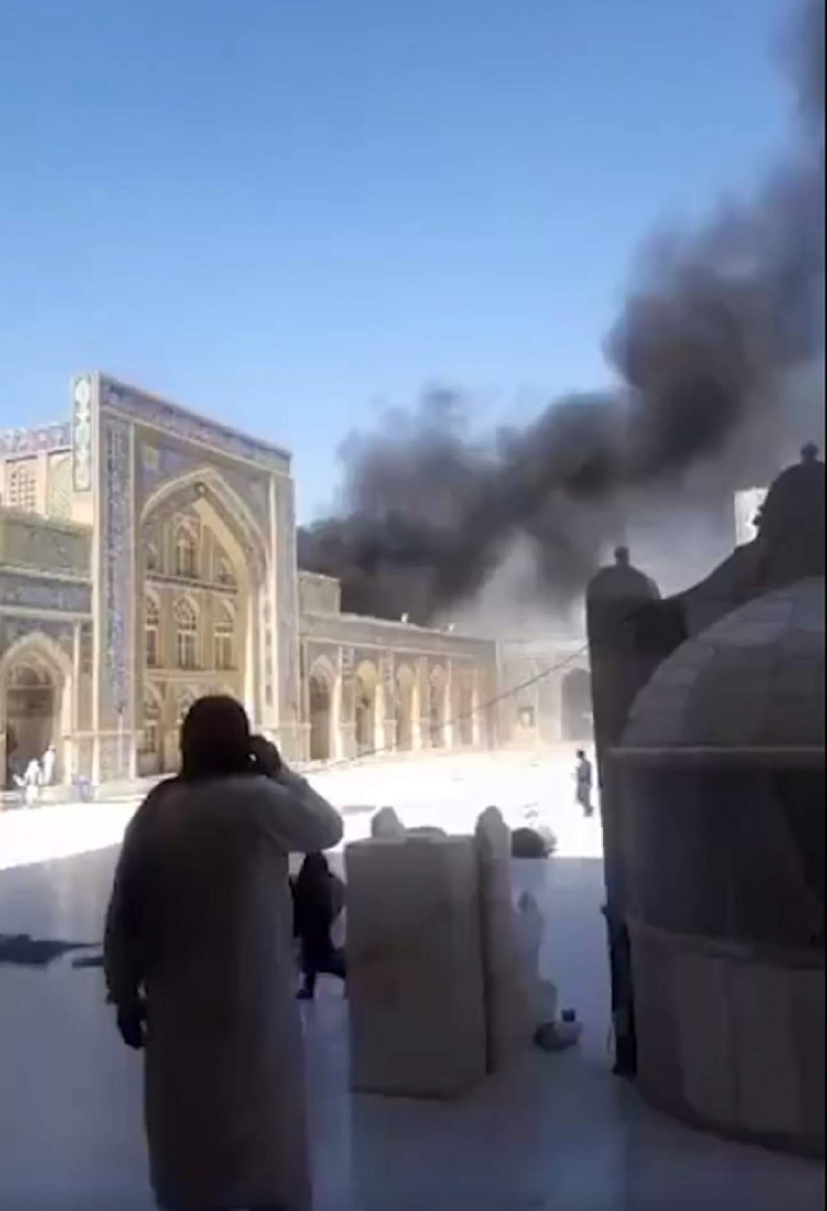 VIDEO / Explozie lângă o moschee în Afganistan! 7 persoane au murit