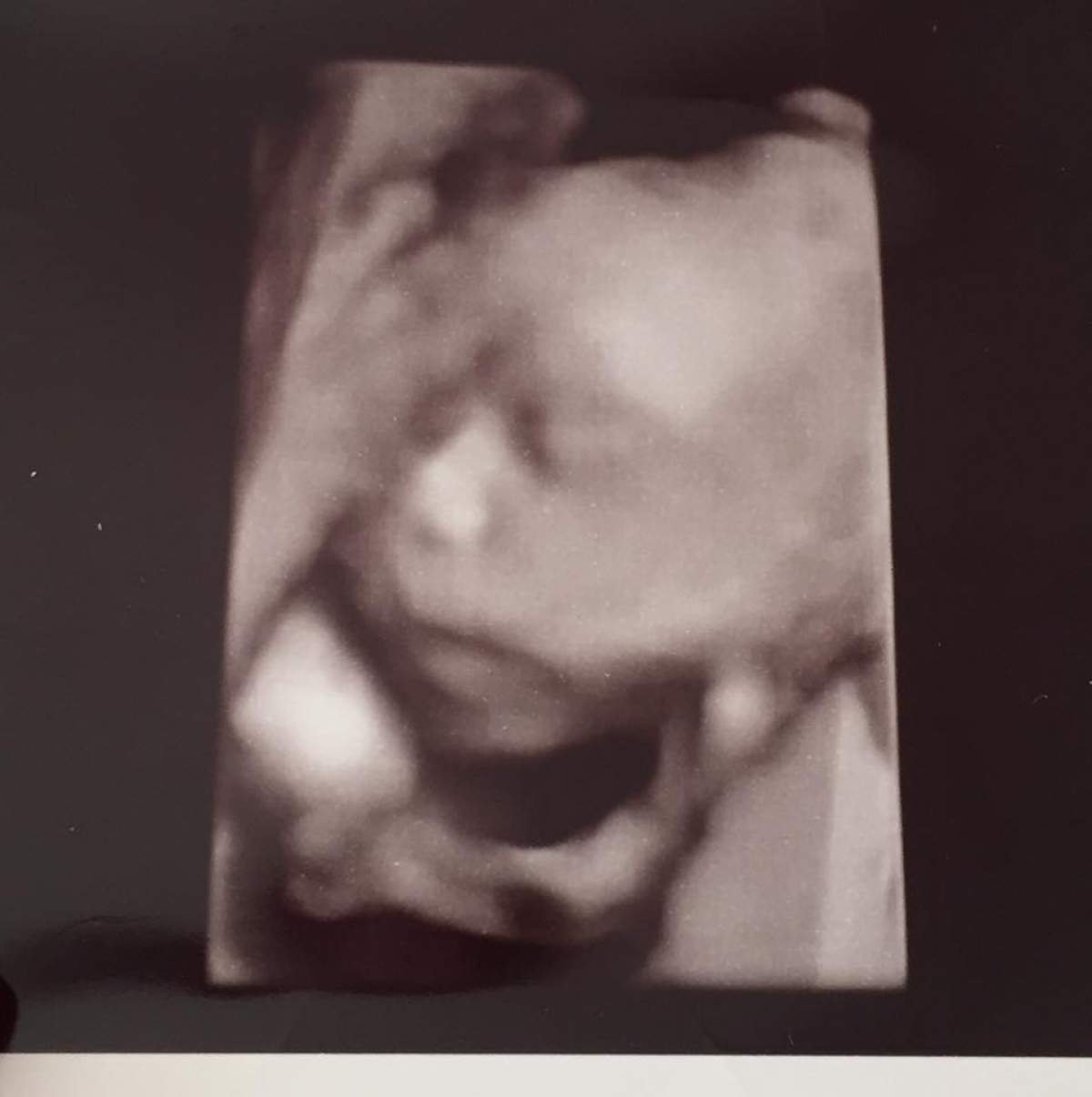FOTO / Avem prima imagine cu bebeluşul unei vedete de la noi! A dezvăluit sexul copilului