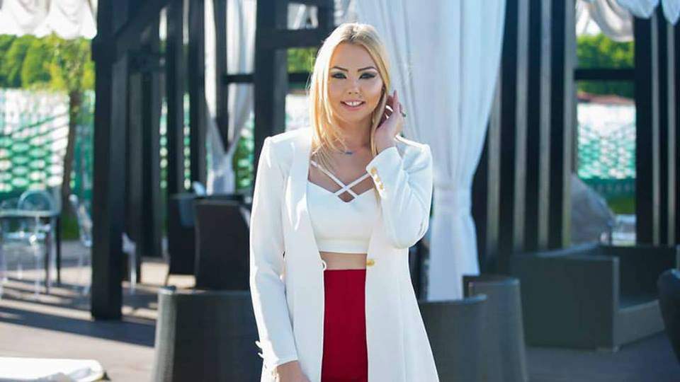 Mama Denisei Răducu e disperată! Cântăreaţa e în stare critică: "Cancerul a fost descoperit târziu. E în tot corpul"