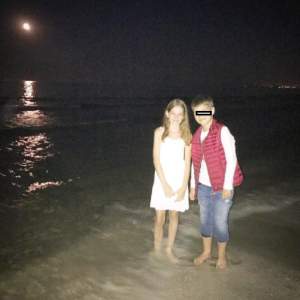 FOTO / Ce o mai răsfaţă Irinel Columbeanu pe fiica sa! Irina se distrează pe malul mării
