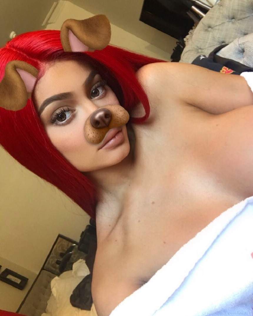 FOTO / Kylie Jenner şi-a schimbat total look-ul! Ce culoare are acum părul fostei brunete focoase