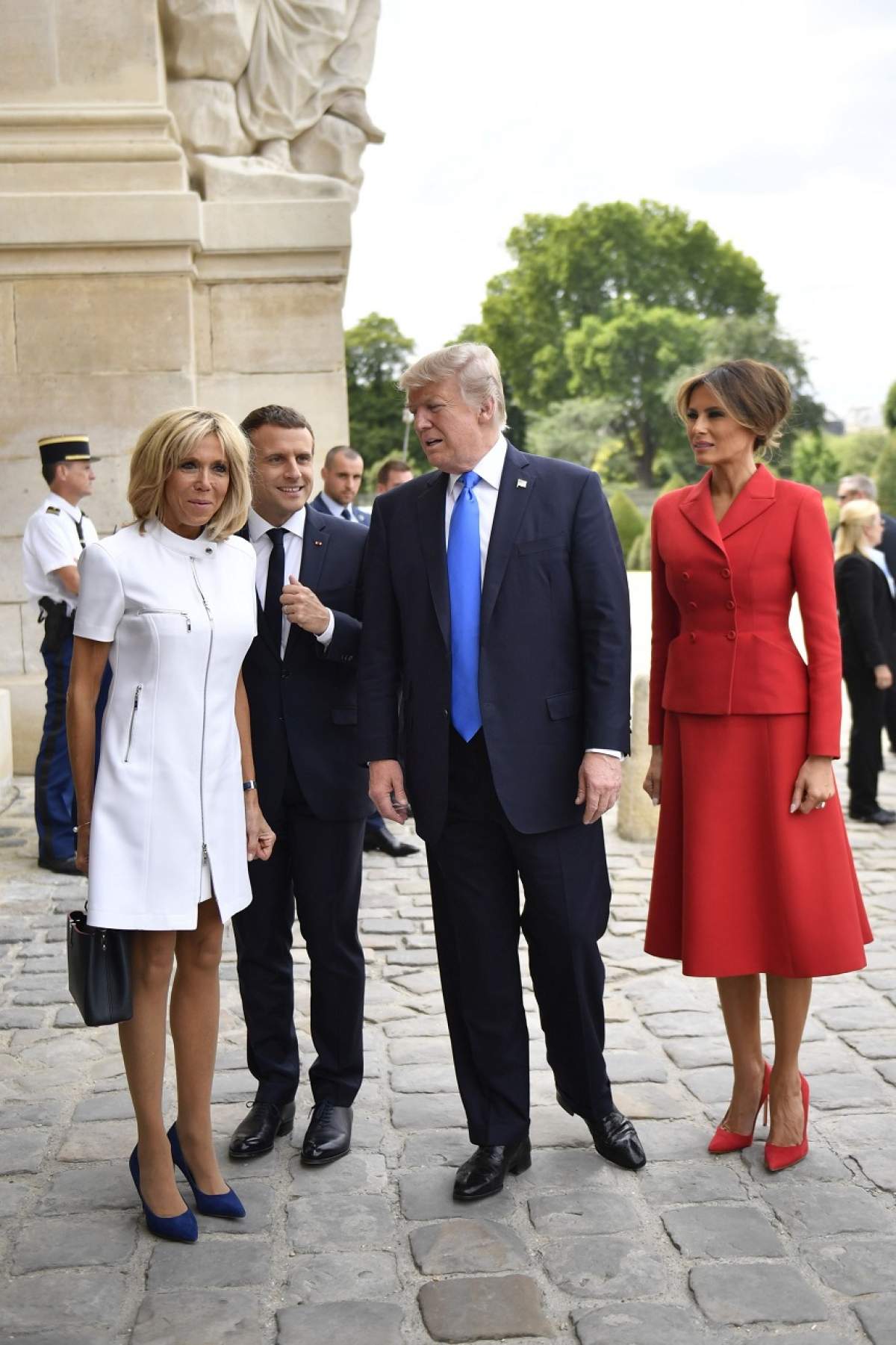 VIDEO / Donald Trump a "poftit" la Prima Doamnă a Franţei! Ce complimente i-a făcut lui Bridgette Macron