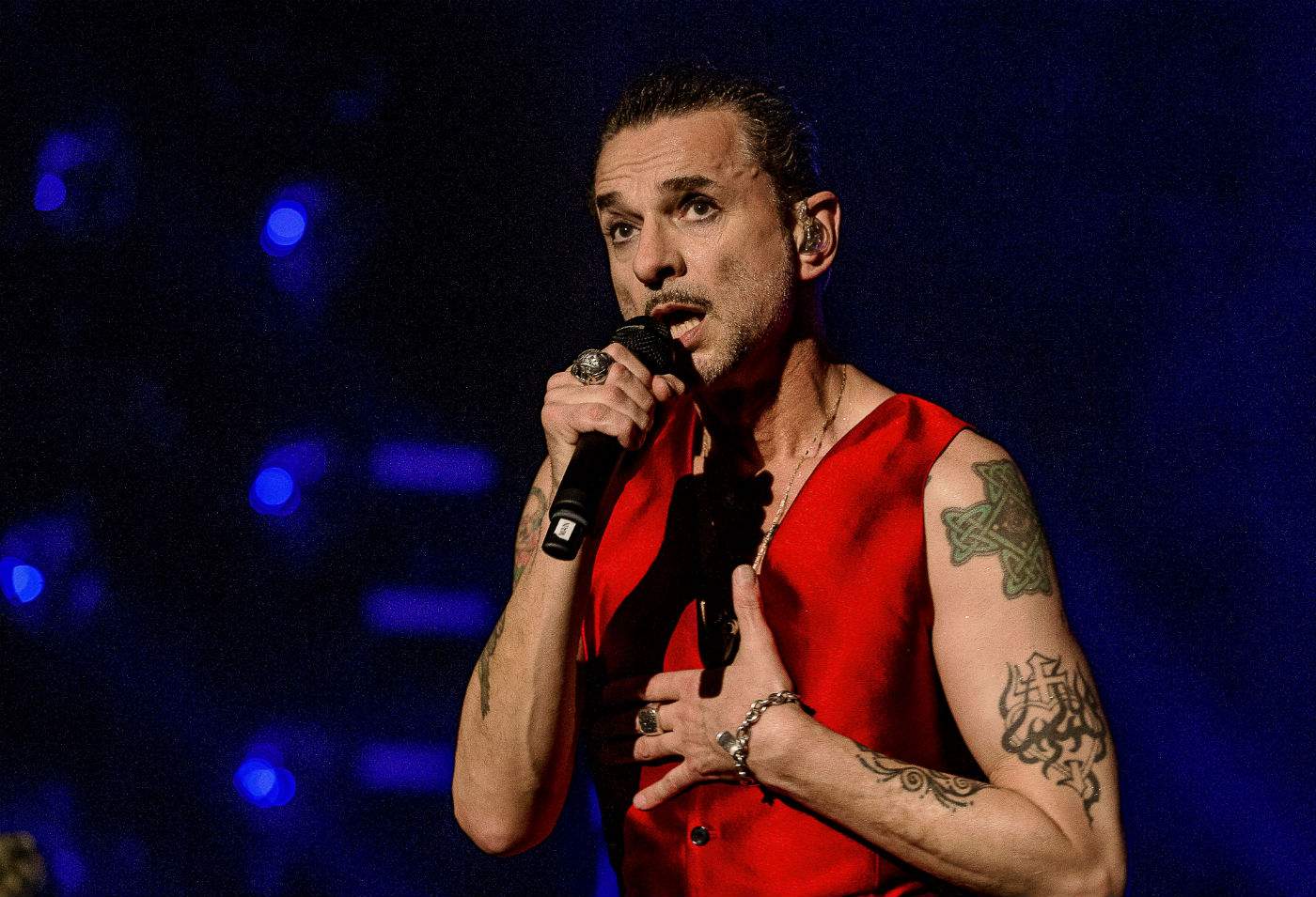 VIDEO / Solistul trupei Depeche Mode, internat de urgenţă în Belarus! Cum se simte Dave Gahan, după ce a fost anulat un concert