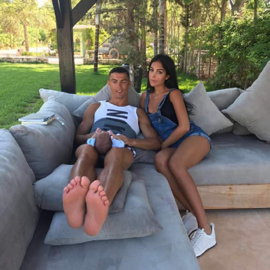 FOTO / După ce a plătit bani grei pentru gemenii săi, iubita i-a făcut marea surpriză! Cristiano Ronaldo, tată pentru a patra oară