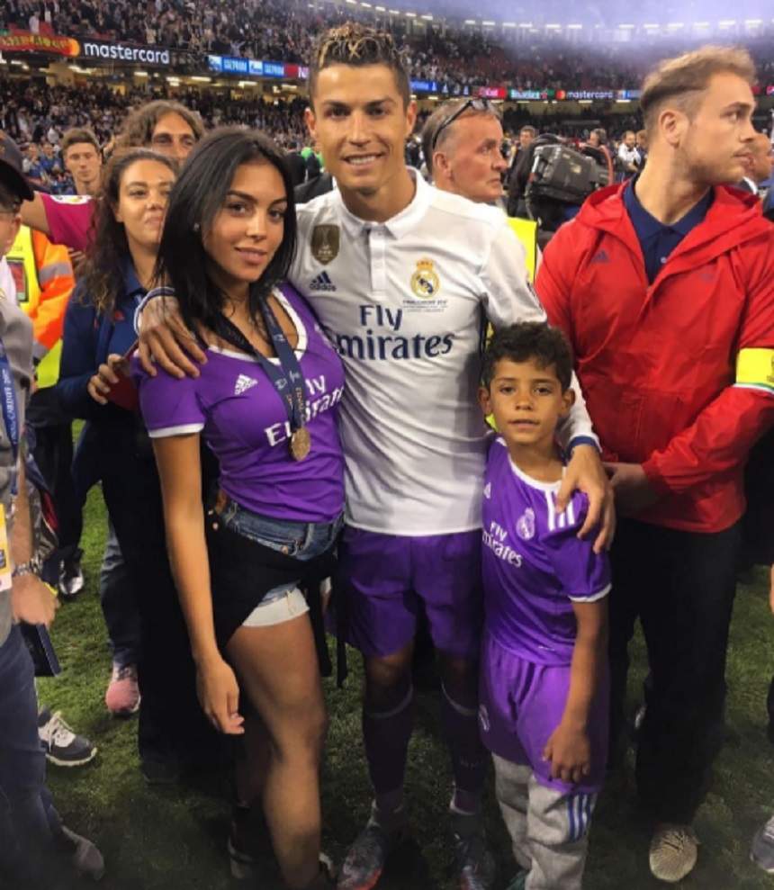 FOTO / După ce a plătit bani grei pentru gemenii săi, iubita i-a făcut marea surpriză! Cristiano Ronaldo, tată pentru a patra oară