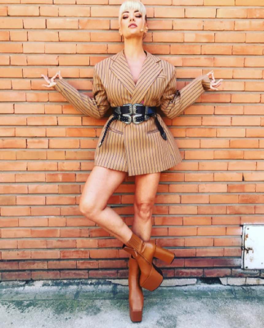 FOTO / Delia e regina vacanţelor şi a transformărilor! Schimbarea pe care a făcut-o chiar astăzi
