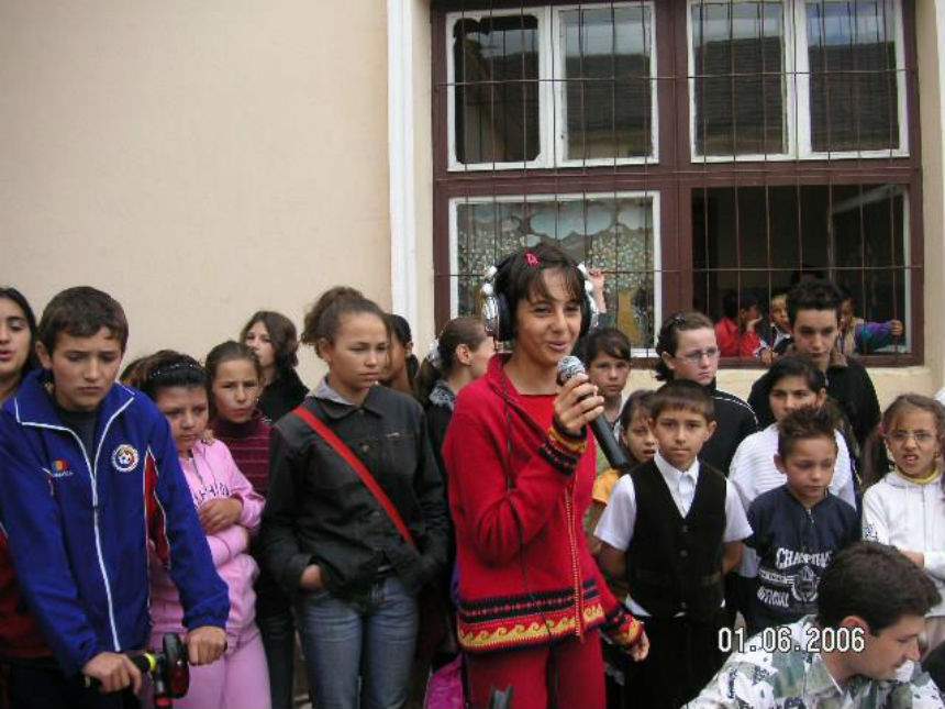 FOTO / Tânăra însărcinată care a murit alături de copilul ei nenăscut dădea lecţii de viaţă la 13 ani! Mesajul trist al unui profesor de-al Cătălinei