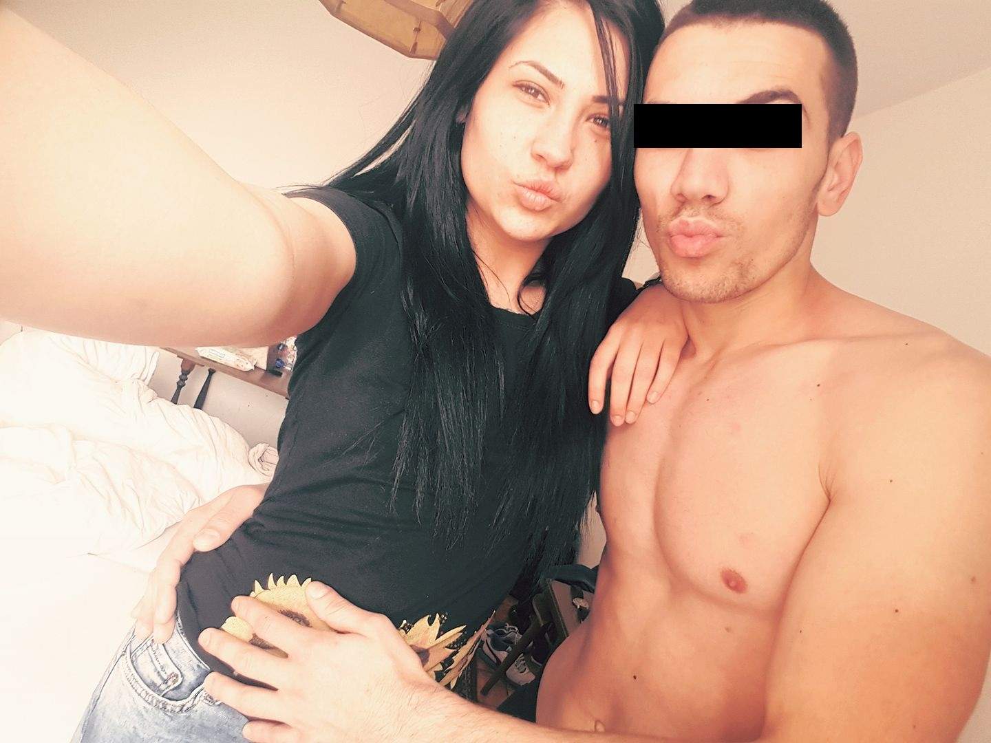FOTO / Ultima postare pe Facebook a tinerei de 19 ani care a luat un pumn de pastile, după o ceartă cu iubitul! Ți se rupe sufletul