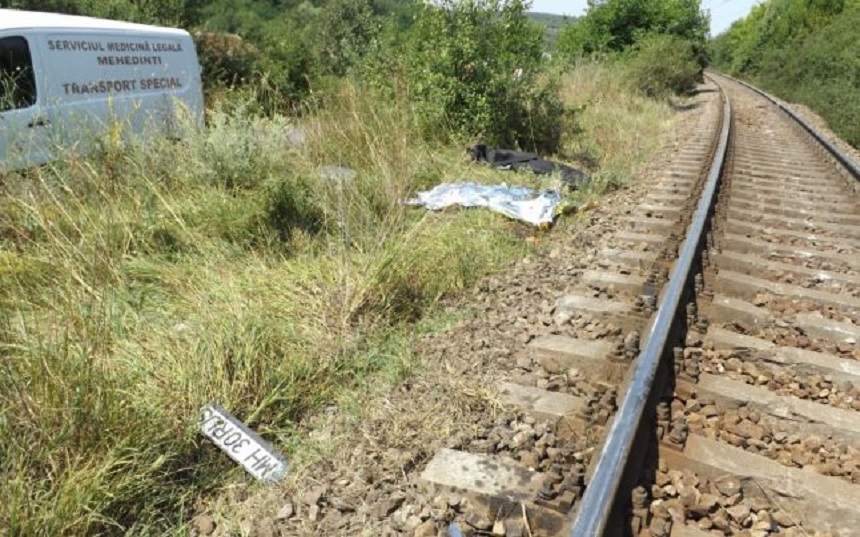 FOTO / Accident GRAV pe calea ferată! Cine sunt persoanele cunoscute care au murit pe loc şi ce au găsit poliţiştii în maşina distrusă