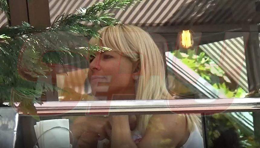 Elena Udrea, îndrăgostită ca o adolescentă! Ce a făcut, la terasă, cu iubitul ei / Video paparazzi