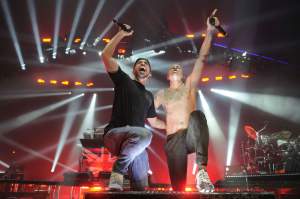 VIDEO / Chester Bennington, solistul trupei Linkin Park, s-a sinucis