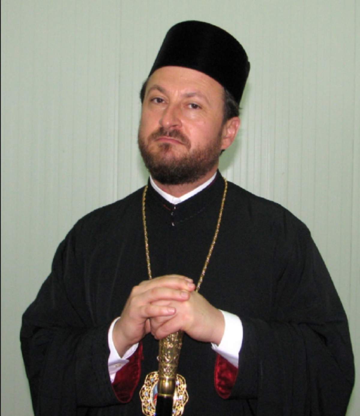 Episcopul Huşilor nu mai are dreptul să oficieze slujbe!