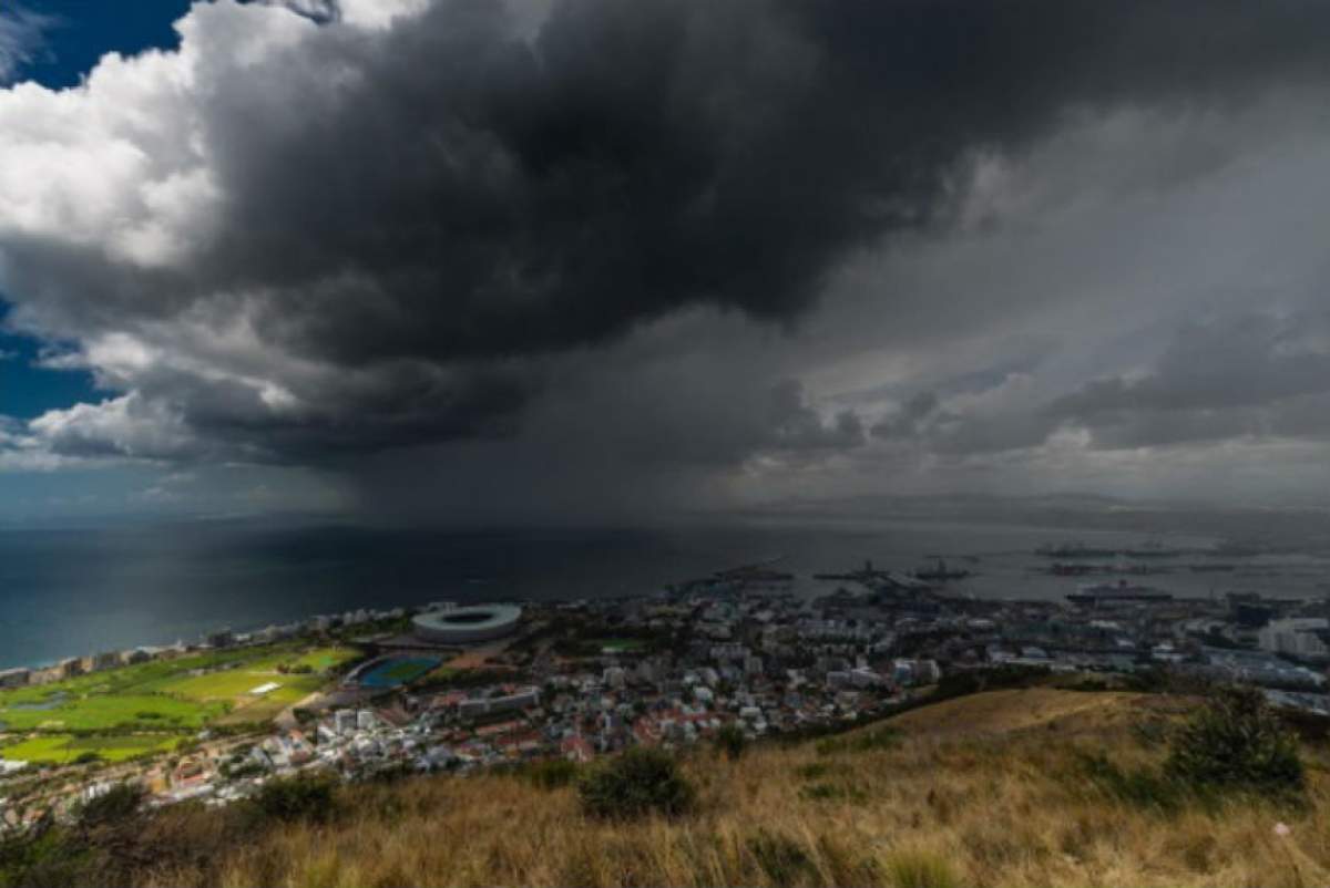 AVERTISMENT METEO: Mai multe judeţe sunt sub COD GALBEN de FURTUNĂ