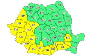 UPDATE: POTOP în România! COD PORTOCALIU de ploi violente, grindină şi furtuni în mai multe judeţe ale ţării