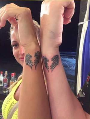 Un concurent de la "Insula Iubirii" şi-a făcut tatuaj PERMANENT împreună cu o ispită! S-au legat pe viaţă şi nu regretă nimic
