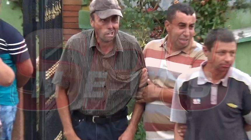 VIDEO / Scenele DURERII! Tatăl Denisei Manelista, la un pas să se prăbuşească când şi-a văzut fiica în sicriu