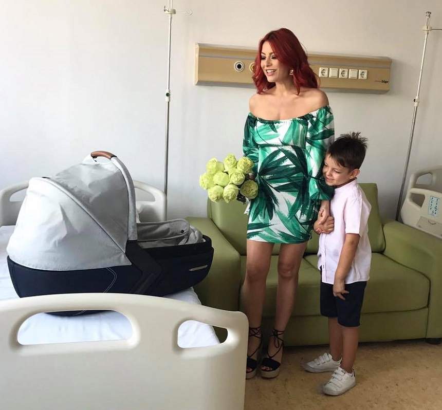 FOTO / Elena Gheorghe a reacţionat după ce a fost acuzată că îşi ascunde adevăratul trup de după sarcină! Cum arată vedeta