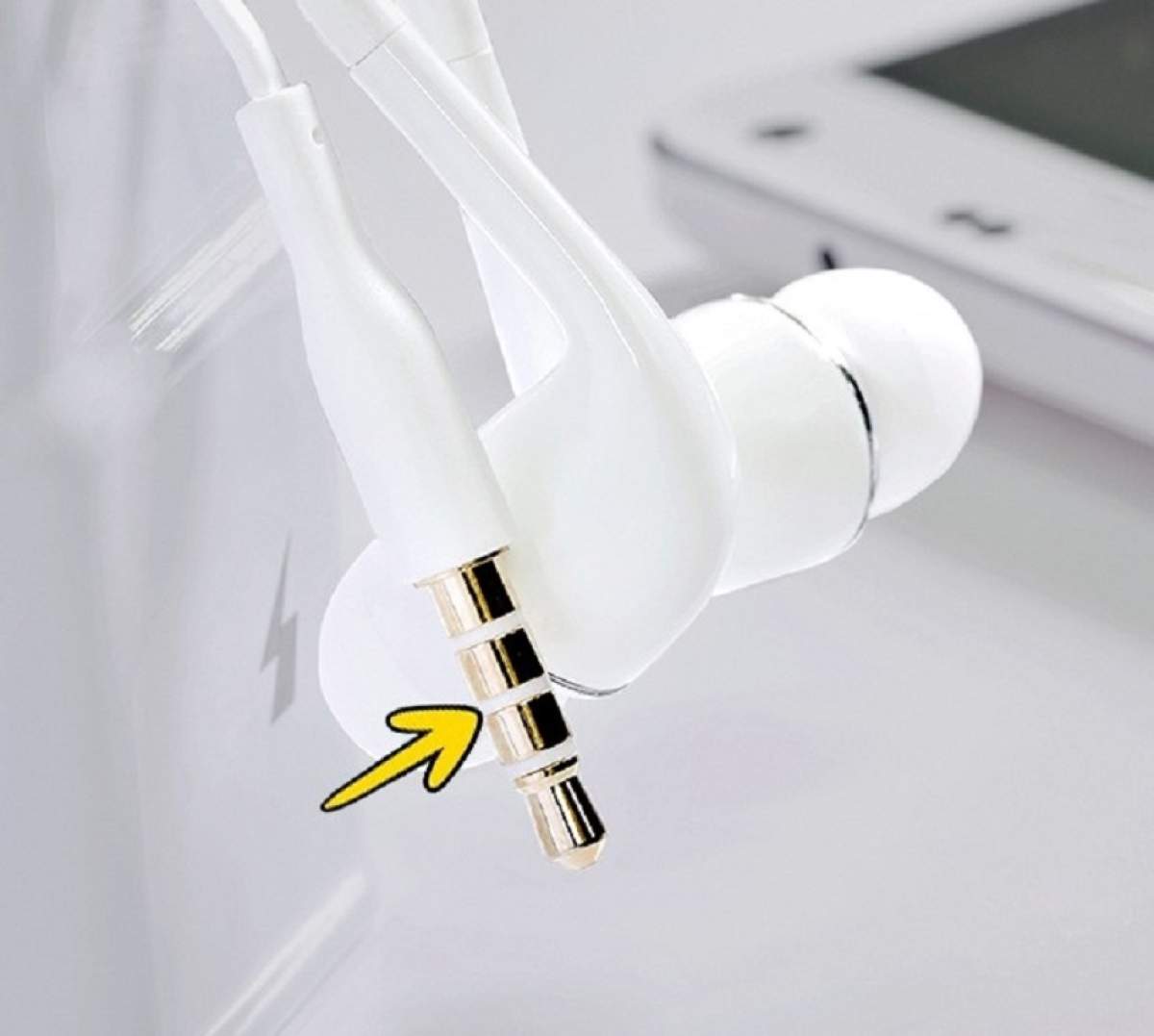 ÎNTREBAREA ZILEI: Ce s-ar întâmpla fără dungile albe de pe mufa căștilor?