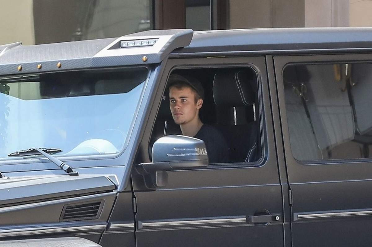 VIDEO / Justin Bieber a intrat cu maşina într-un paparazzo. Imagini dramatice în plină stradă