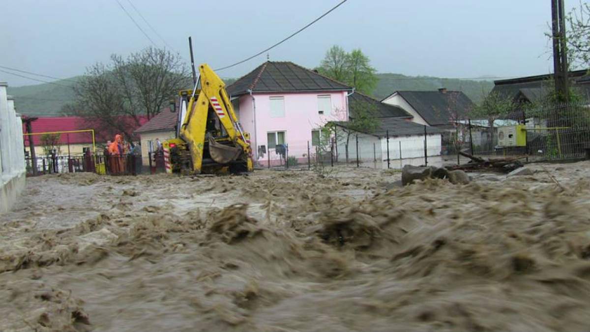 COD GALBEN de INUNDAŢII pe râuri din mai multe județe. Hidrologii avertizează