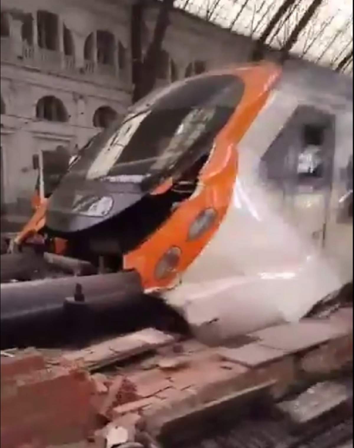 VIDEO / UPDATE: Accident feroviar în Barcelona! Sunt cel puţin 54 de victime, printre care şi un român