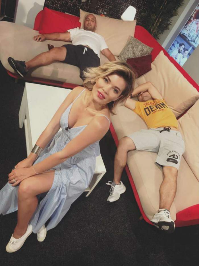 Gina Pistol a pozat FĂRĂ sutien în pat! Imaginea provocatoare i-a înnebunit pe fani