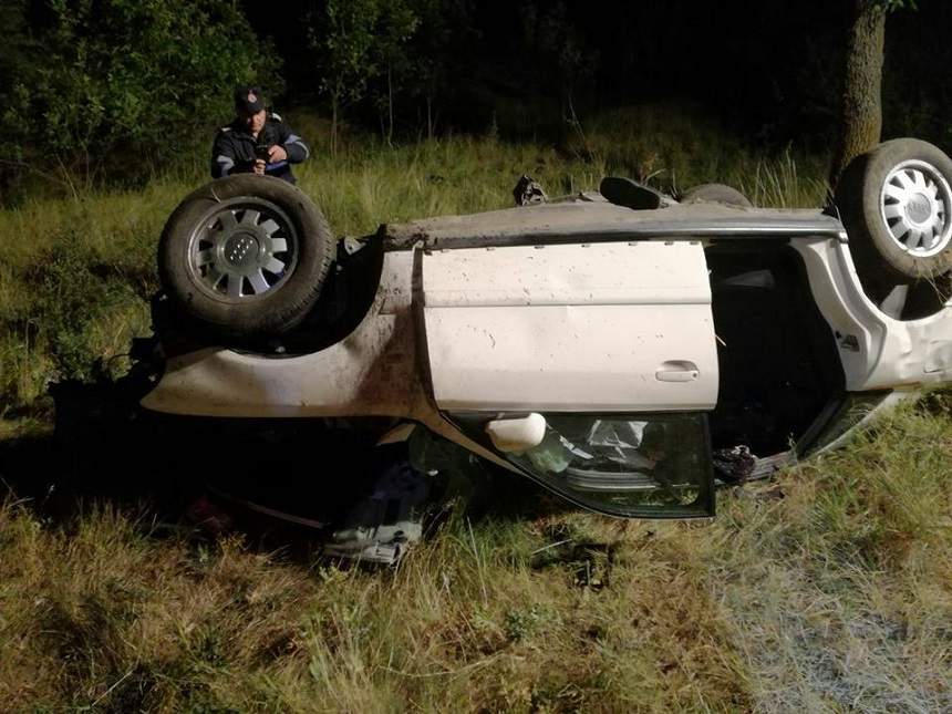 FOTO / Accident GRAV! Doi copii au rămas orfani, după ce tatăl lor s-a izbit cu maşina de un copac