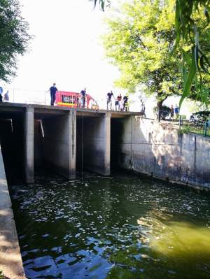 UPDATE: Imagini şocante / Incident îngrijorător în Bucureşti! Un bărbat a murit după ce a sărit în lac